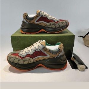 Meet your Posher, Delroy